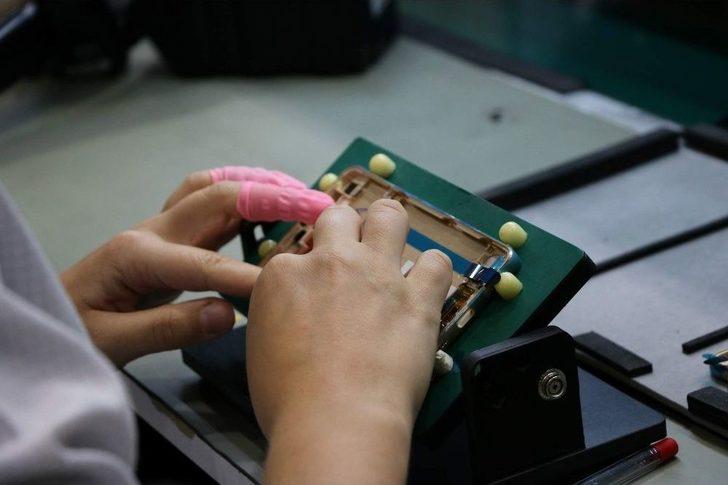 Ak Parti Heyeti Yerli Üretim Cep Telefonlarını Fabrikasında İnceledi G2