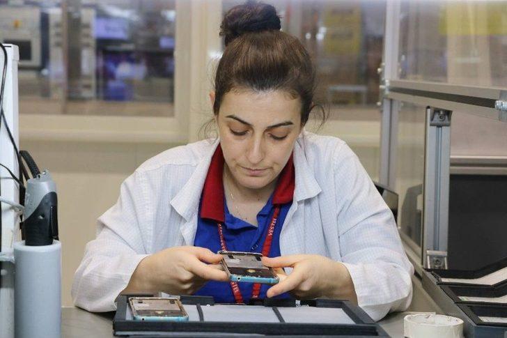 Ak Parti Heyeti Yerli Üretim Cep Telefonlarını Fabrikasında İnceledi G4