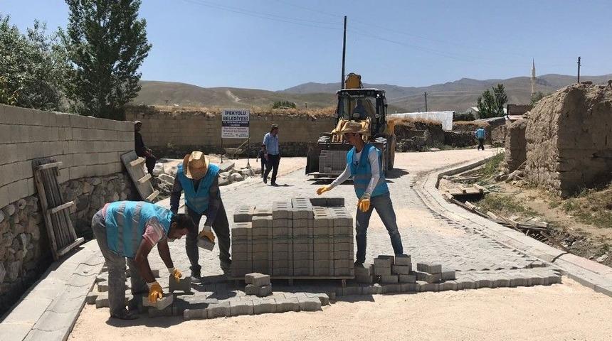 İpekyolu&rsquo;nda Yol Yapım &Ccedil;alışmaları Aralıksız Devam Ediyor