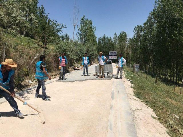 İpekyolu’nda Yol Yapım Çalışmaları Aralıksız Devam Ediyor