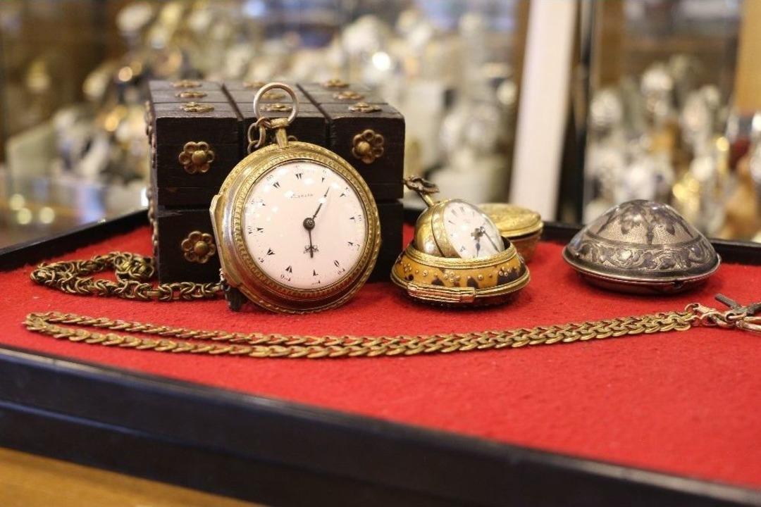 İki Asırlık Osmanlı Saray Saatleri G&ouml;z Kamaştırıyor