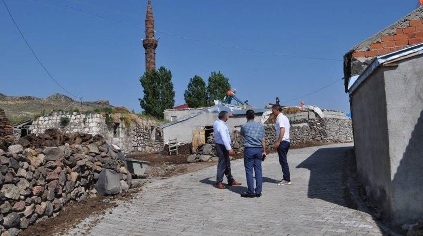 Arpa&ccedil;ay&rsquo;da K&ouml;y İ&ccedil;i Yollar Kilit Parke Oluyor