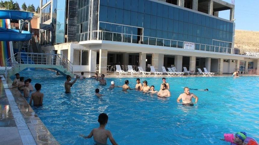 &Ccedil;ocukların Havuz Keyfi