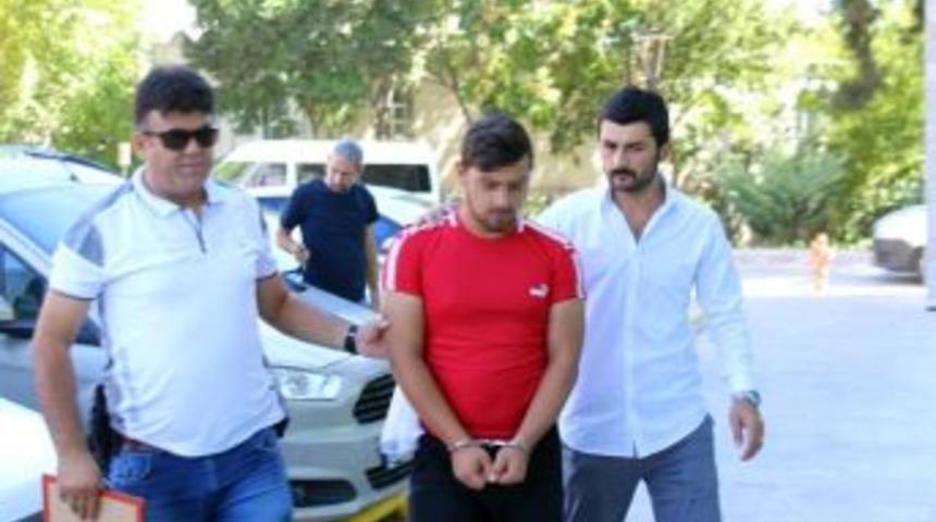 Husumetlisinin Evine Kurşunladı