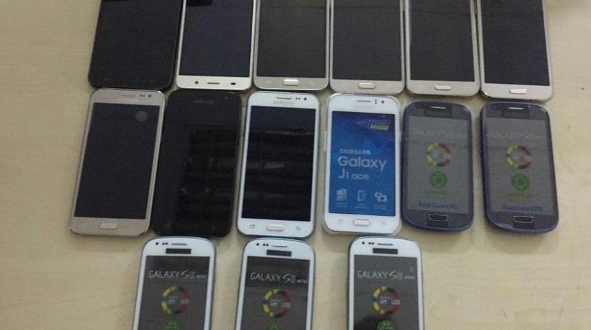 Van&rsquo;da 15 Adet Ka&ccedil;ak Cep Telefonu Ele Ge&ccedil;irildi