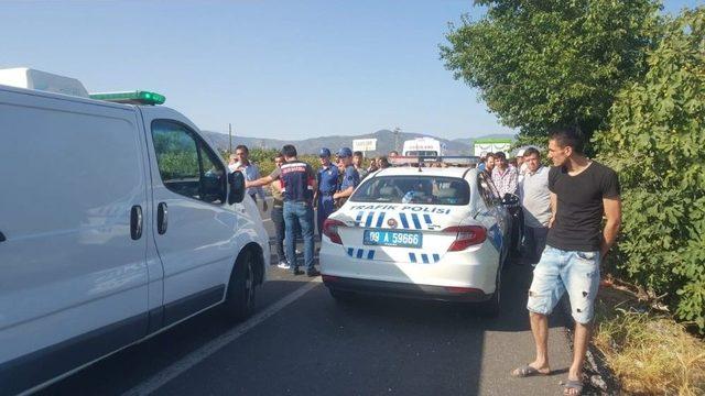 Otomobil İle Motosiklet &Ccedil;arpıştı: 3 &Ouml;l&uuml;, 1 Yaralı 2