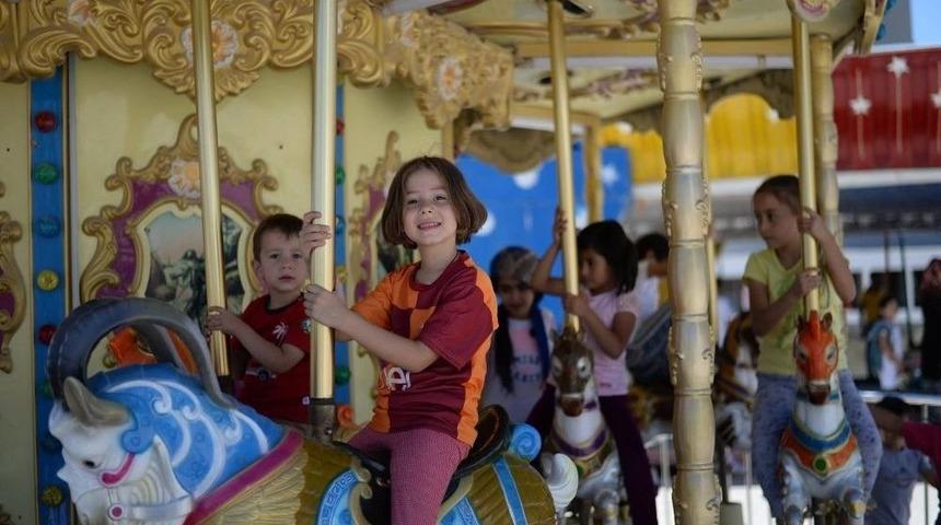 Niğde Belediye Başkanı &Ouml;zkan&rsquo;dan &Ccedil;ocuklara Lunapark S&uuml;rprizi