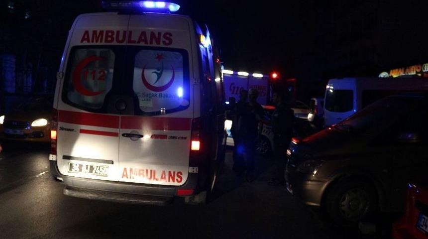 Fatih&rsquo;te İki Kişinin Yaralandığı Kaza Kamerada