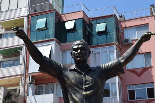 Aliağa&rsquo;ya Yapılan &lsquo;atat&uuml;rk Heykeli&rsquo; Takdir Topluyor 1