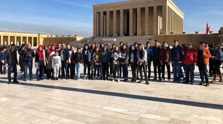 Salbaşlı &Ouml;ğrenciler Ata&rsquo;nın Huzurunda