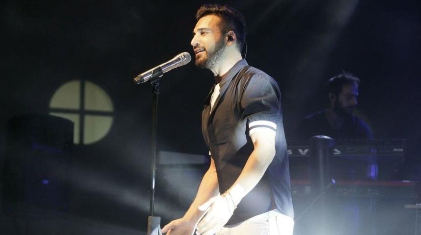 &Uuml;nl&uuml; Pop&ccedil;u Emre Kaya&rsquo;nın Seni Seve Seve Klibi Bir Haftada 2 Milyon Kez İzlendi