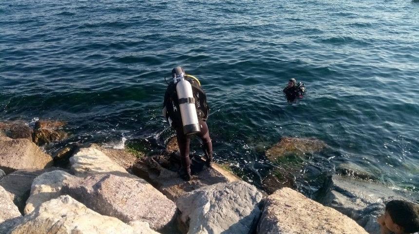 Kartal&rsquo;da Denize Giren Suriyeli Gen&ccedil; Kayboldu