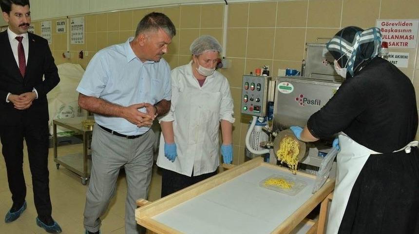 Vali Yazıcı, Başarılı İş Kadını Kutladı