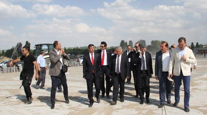 Bakan Yardımcısı İnce, Zafer Bayramı Kutlamaları &Ouml;ncesi Malazgirt&rsquo;te