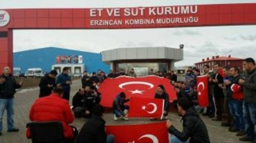 Erzincan Et Ve S&uuml;t Kurumu &Ccedil;alışanları İstihkaklarını Mehmet&ccedil;iğe Bağışladı