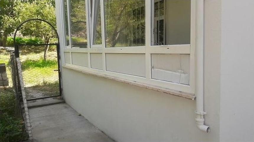 Hırsızlar Hac Ve D&uuml;ğ&uuml;n İ&ccedil;in Biriktirilen 100 Bin Lirayı &Ccedil;aldı