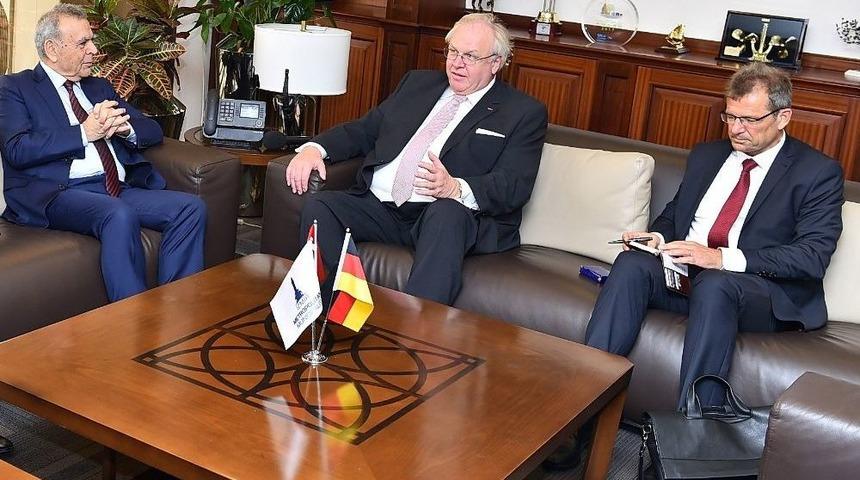 Alman B&uuml;y&uuml;kel&ccedil;iden İzmir&rsquo;e &Ouml;vg&uuml;: &ldquo;buradaki Başkonsolomuz Lassig&rsquo;i &Ccedil;ok Kıskanıyorum&rdquo;