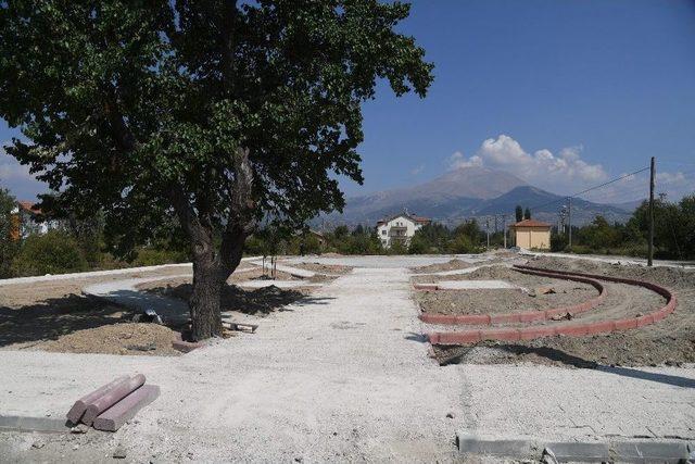 Isparta Belediyesi 10 Park Yapımına Birden Başladı