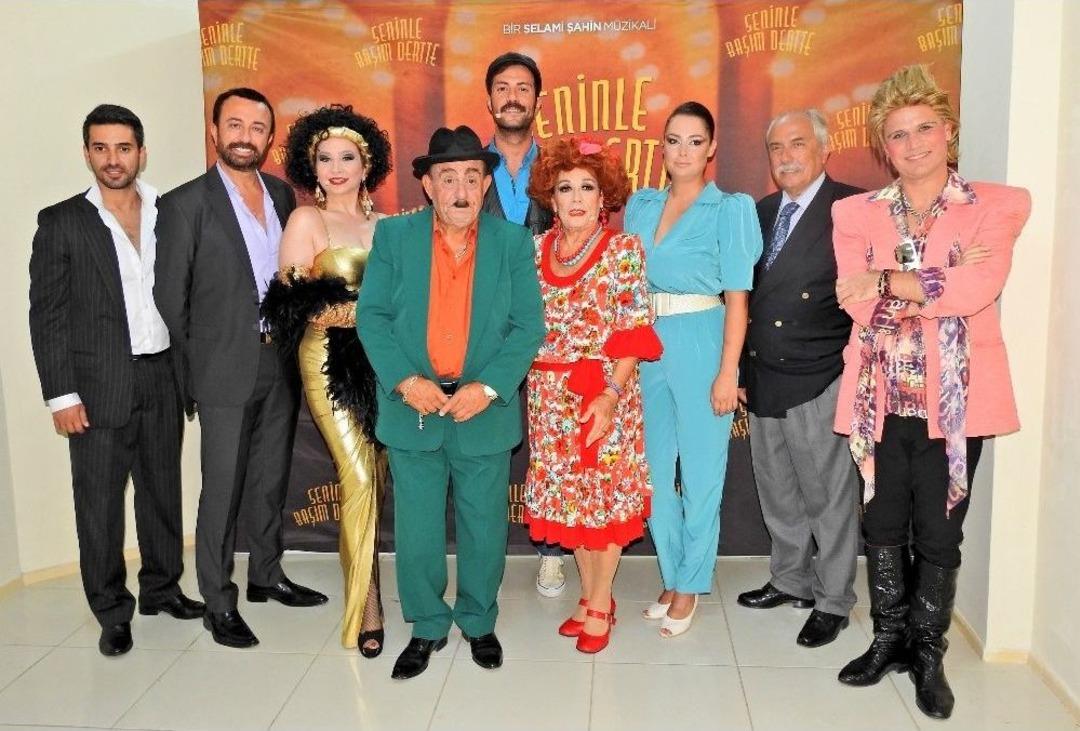 "seninle Başım Dertte" &Ccedil;eşme&rsquo;de Sahnelendi