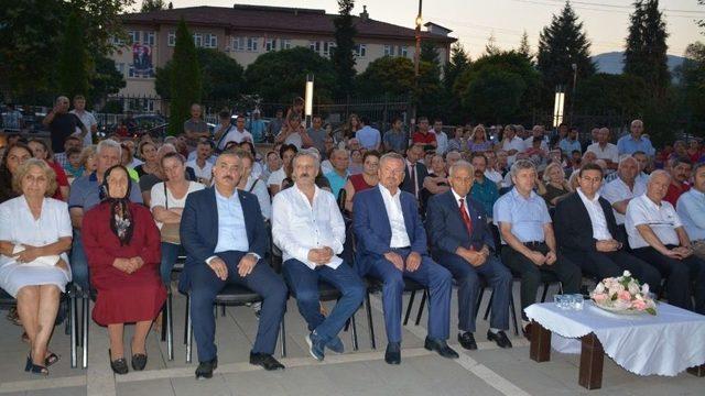 Atatürk Temalı Heykel Görkemli Törenle Açıldı