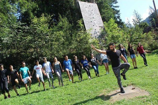 Burhaniyeli Gençler Romanya’da Oyun Eğitimi Verdi