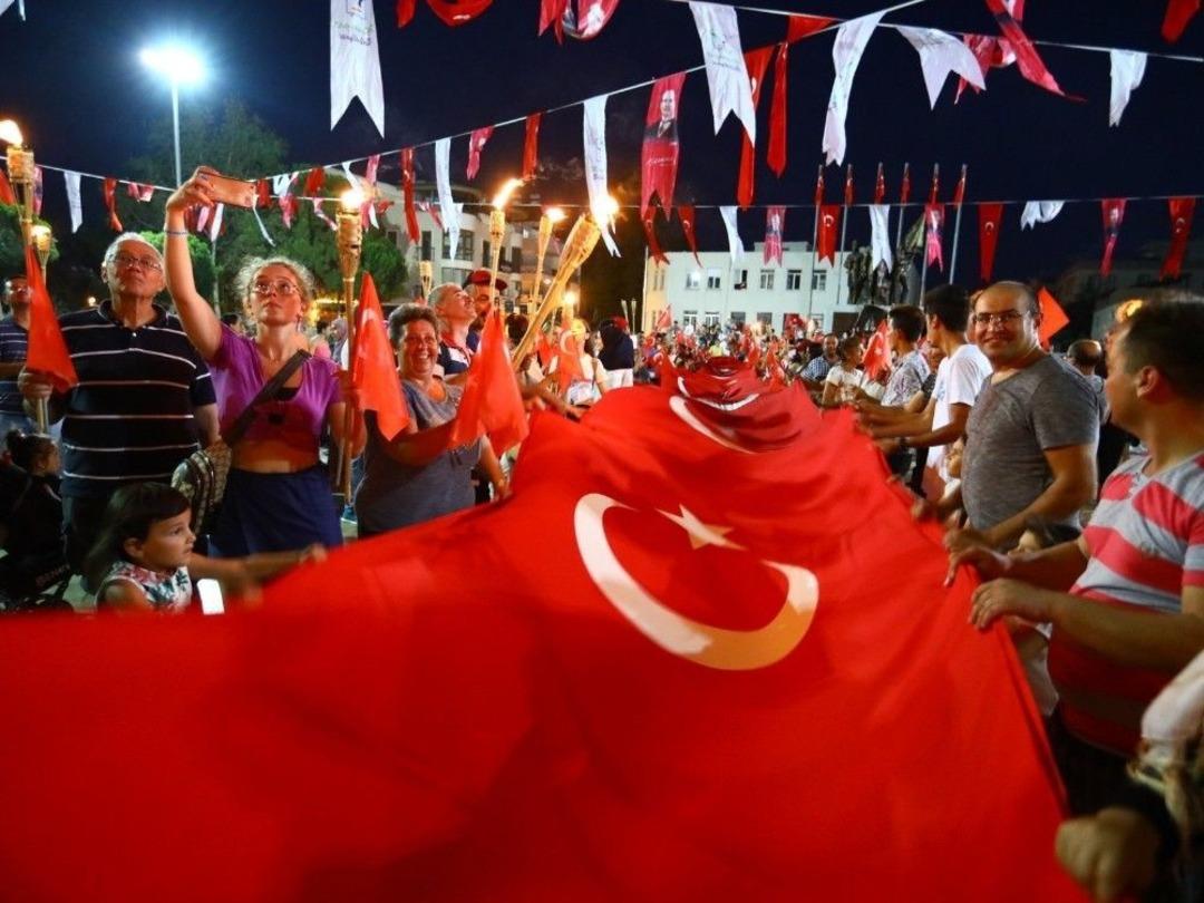 Manavgat&rsquo;ta Coşkulu 30 Ağustos Kutlaması