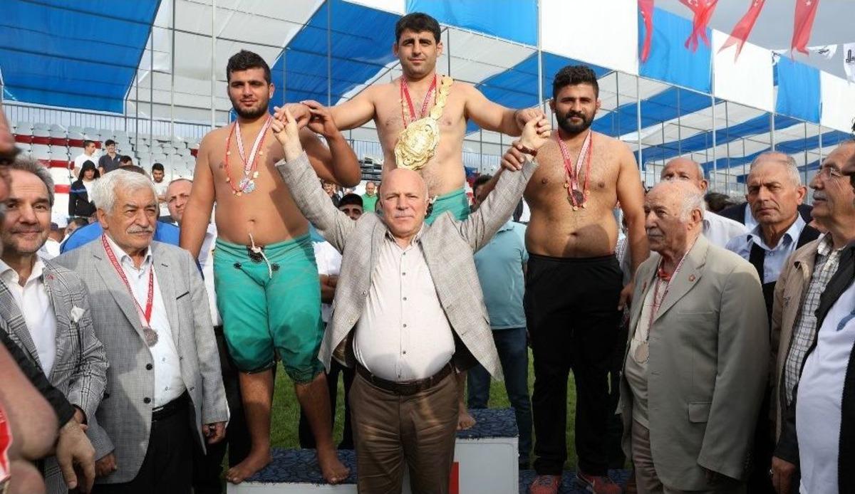 Başpehlivan G&ouml;r Altın Kemerin Sahibi Oldu