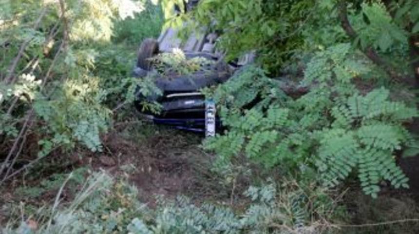 Virajı Alamayan Otomobil Kayısı Bah&ccedil;esine U&ccedil;tu: 4 Yaralı