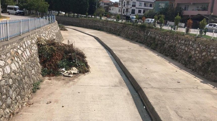 K&ouml;rfez Belediyesi Dereleri Temizliyor