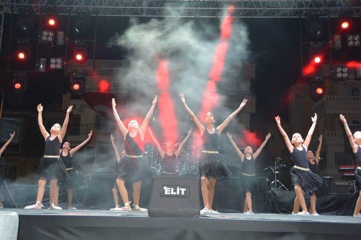 İzmir’in İlçelerinde ’zafer’ Coşkusu Gece Yarılarına Kadar Sürdü G1