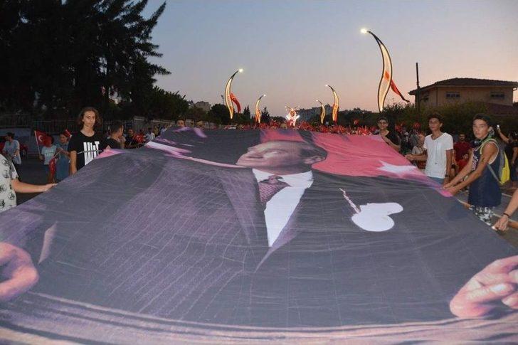 İzmir’in İlçelerinde ’zafer’ Coşkusu Gece Yarılarına Kadar Sürdü G2