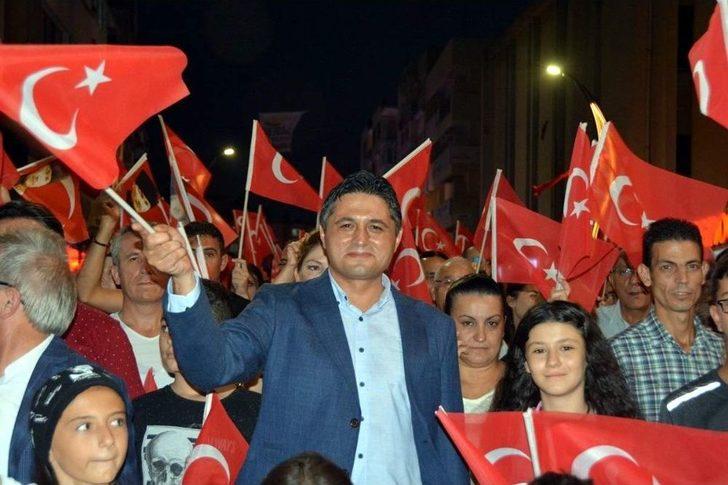 İzmir’in İlçelerinde ’zafer’ Coşkusu Gece Yarılarına Kadar Sürdü G5