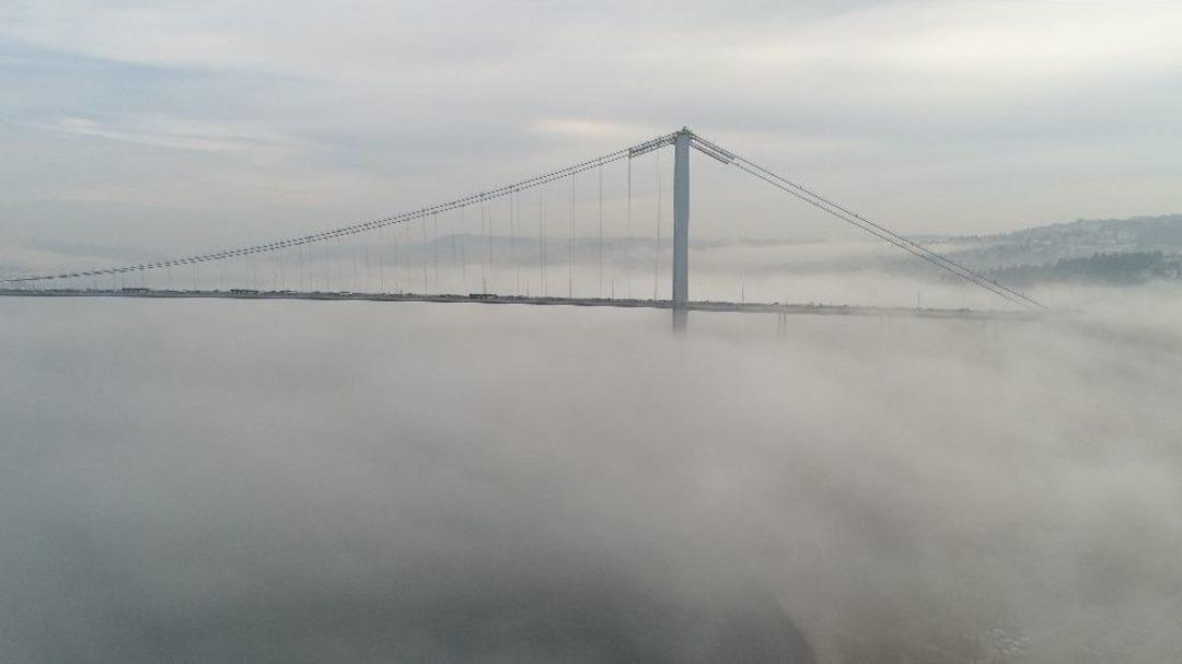 İstanbul Boğazı&rsquo;na &Ccedil;&ouml;ken Sis Havadan G&ouml;r&uuml;nt&uuml;lendi