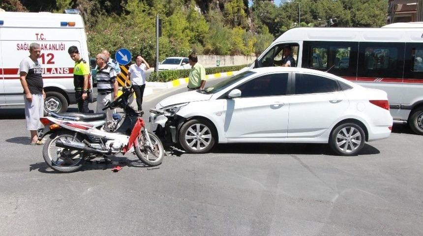 Otomobil İle Motosiklet &Ccedil;arpıştı: 1 Yaralı