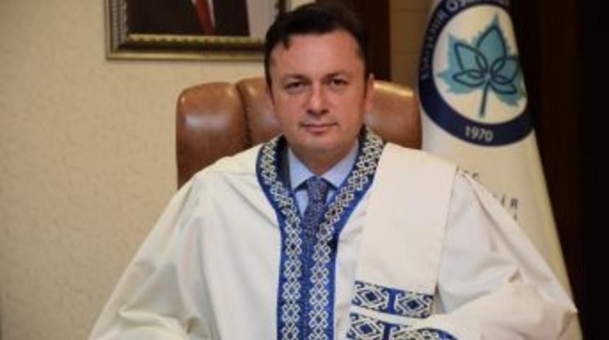 Esog&uuml; Rekt&ouml;r&uuml; Prof. Dr. Şenocak Zafer Bayramı&rsquo;nı Kutladı