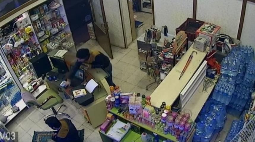 Namaz Kılarken C&uuml;zdanı &Ccedil;alındı