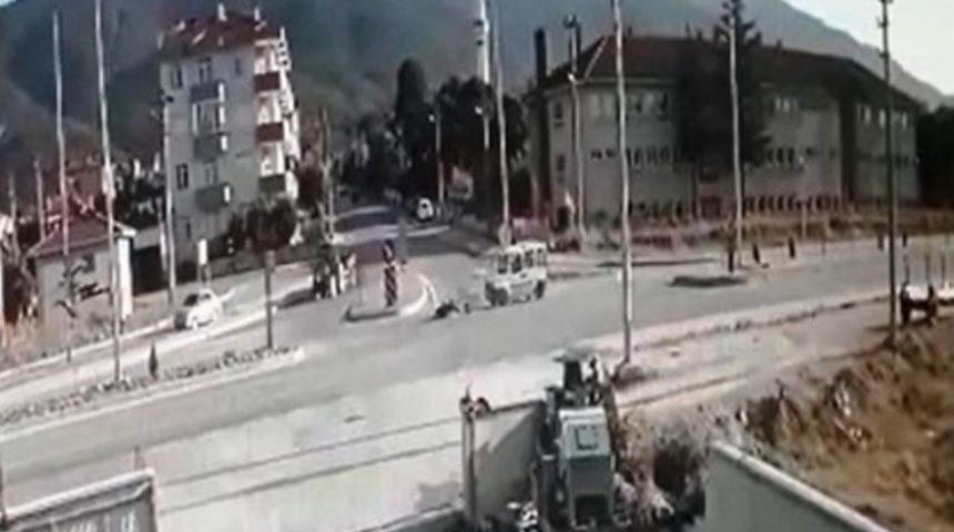 Motosiklet S&uuml;r&uuml;c&uuml;s&uuml;n&uuml;n &Ouml;ld&uuml;ğ&uuml; Kaza Kamerada