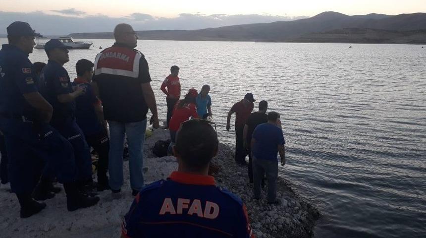 Serinlemek İ&ccedil;in Baraj G&ouml;l&uuml;ne Giren Gen&ccedil; Kayboldu