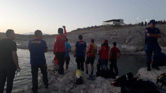 Serinlemek İ&ccedil;in Baraj G&ouml;l&uuml;ne Giren Gen&ccedil; Kayboldu 1