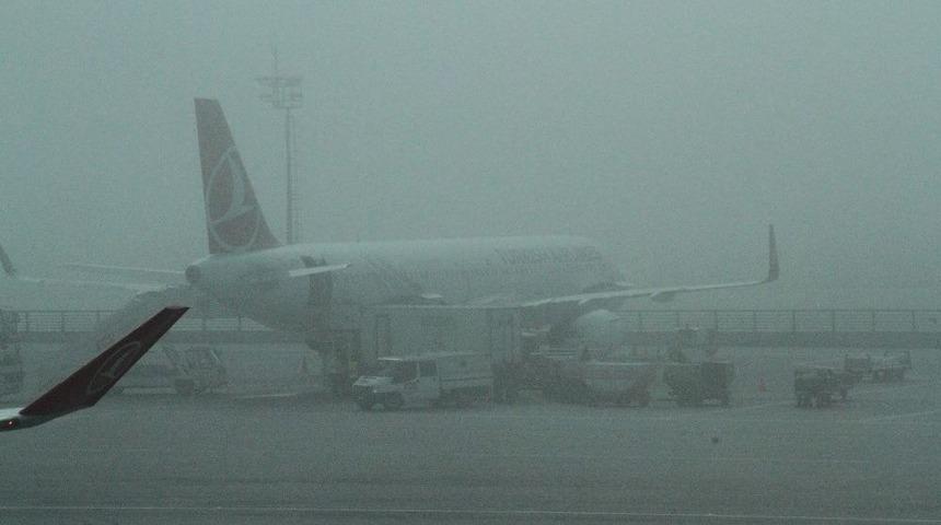 Yoğun Sis, Hava Ulaşımını Olumsuz Etkiliyor