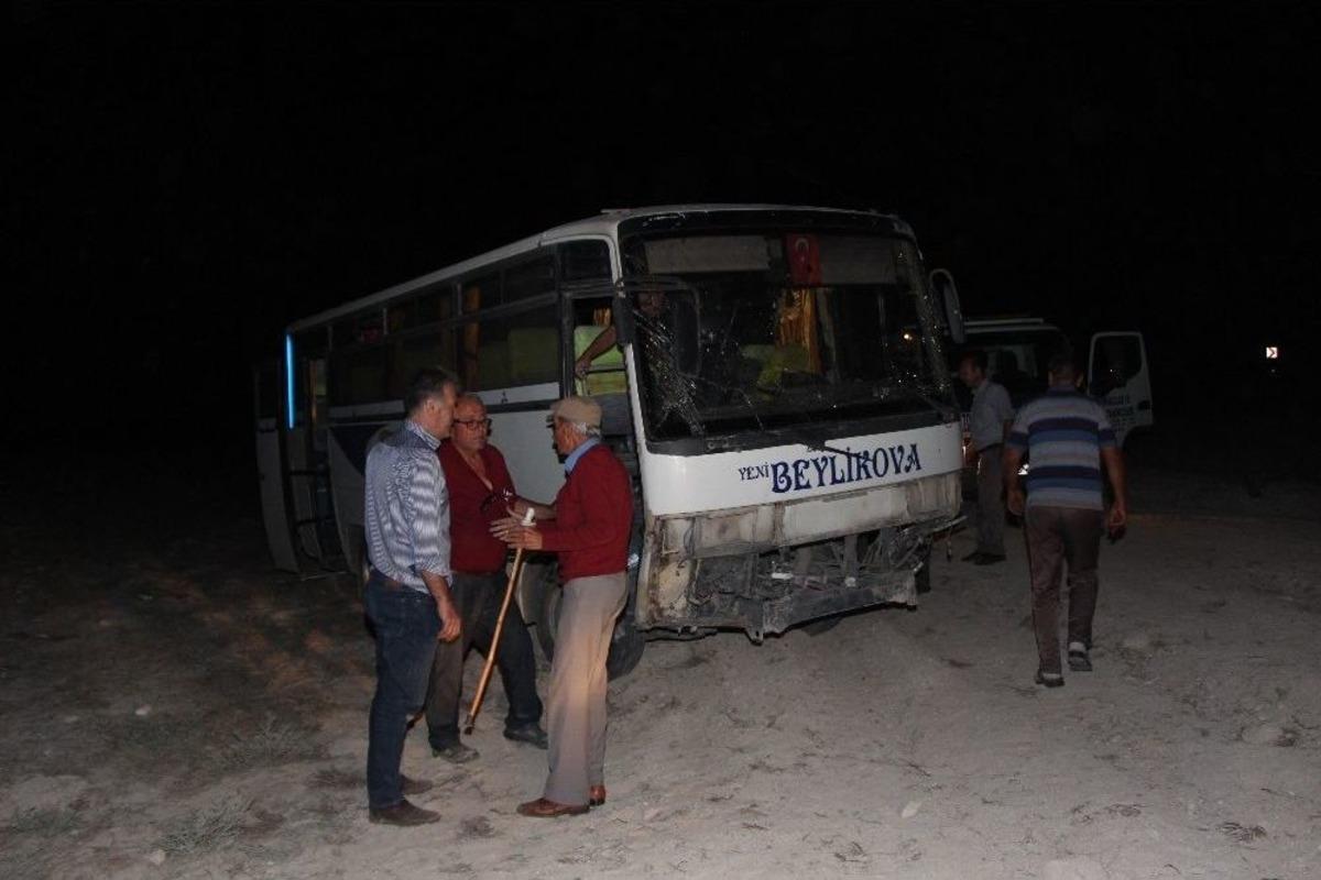 Midib&uuml;s Şof&ouml;r&uuml; Direksiyon Hakimiyetini Kaybetti: 1 &Ouml;l&uuml;, 14 Yaralı