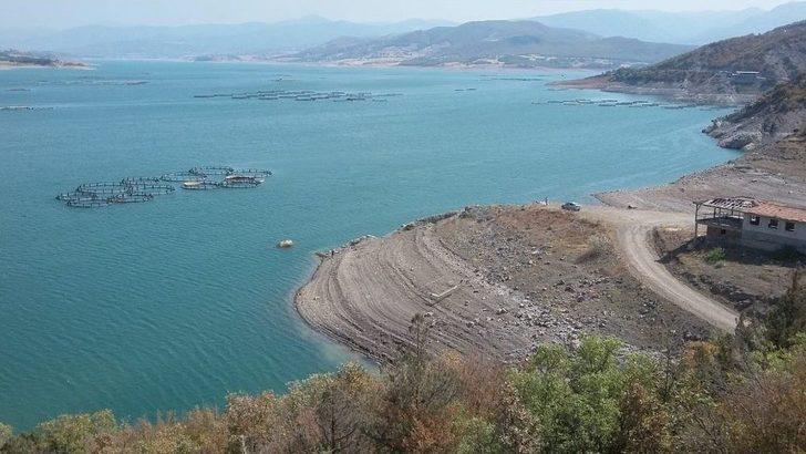 (özel) Almus Baraj Gölünde Su Seviyesinin Düşmesi Balıkçıları Endişelendiriyor G4