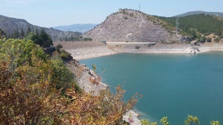 (özel) Almus Baraj Gölünde Su Seviyesinin Düşmesi Balıkçıları Endişelendiriyor G5