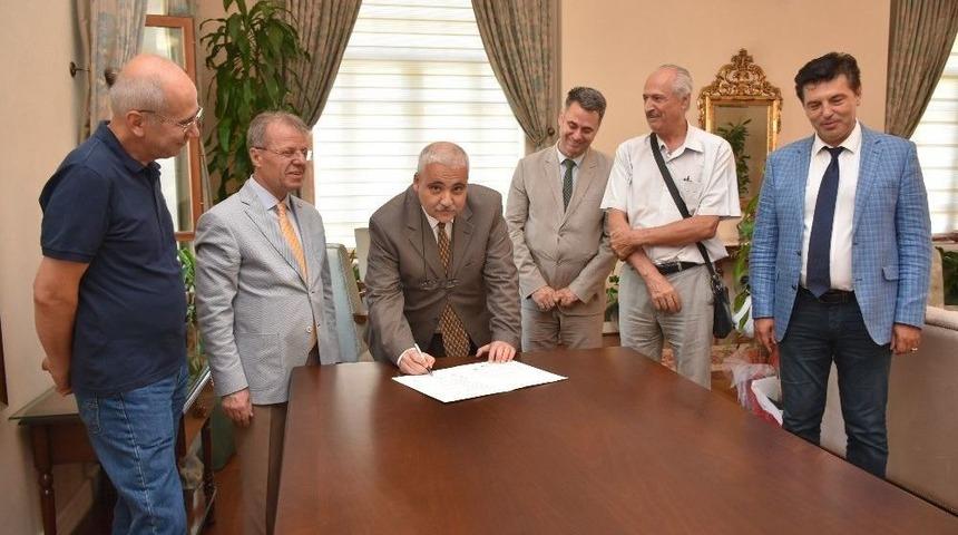 Akhisar Osb&rsquo;den 112 Acil Sağlık İstasyonu Ve Ambulans Desteği