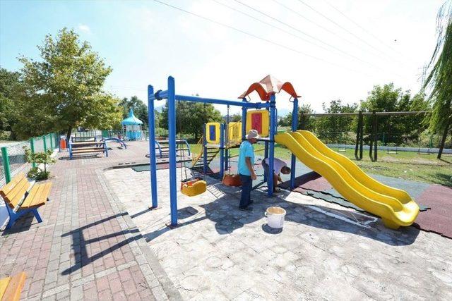 Başiskele’de Parklar Bakıma Girdi