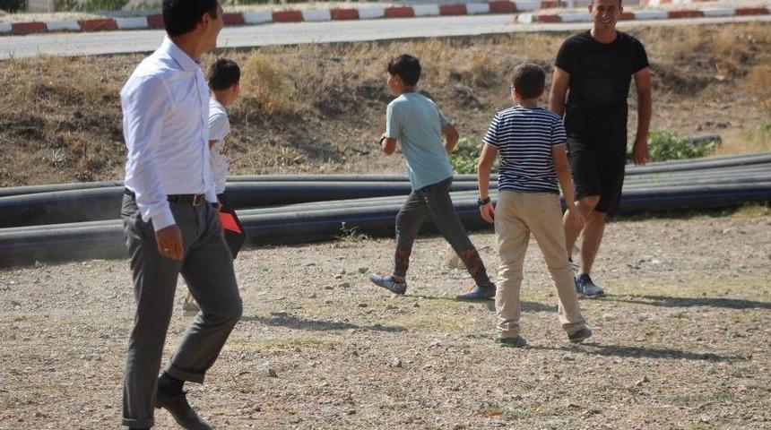 Kırşehir&rsquo;de &rsquo;taş Kale Futbolla&rsquo; İnternet Bağımlılığının &Ouml;n&uuml;ne Ge&ccedil;ilecek