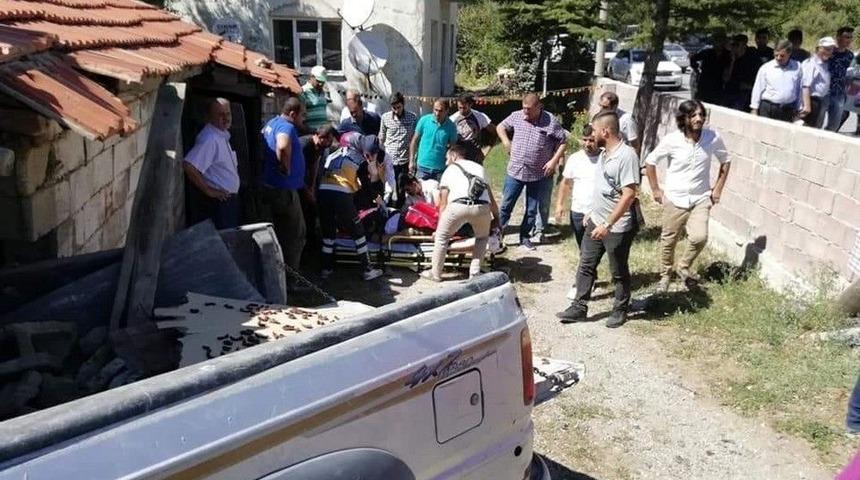 Konya&rsquo;da Pikap İle Motosiklet &Ccedil;arpıştı: 1 &Ouml;l&uuml;, 2 Yaralı