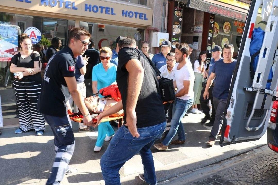 4 Katlı Apartmanın &Ccedil;atısından Atladı