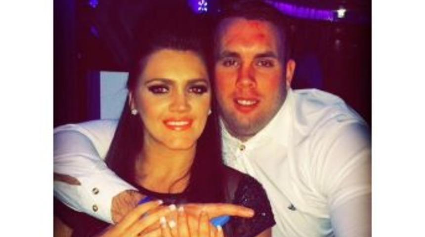 İngiliz Kadın Kal&ccedil;a B&uuml;y&uuml;tme Ameliyatında Masada Kaldı