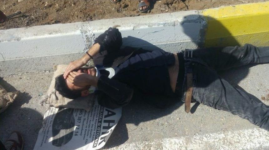 Ref&uuml;je &Ccedil;arpan Otomobil Takla Attı: 3 Yaralı